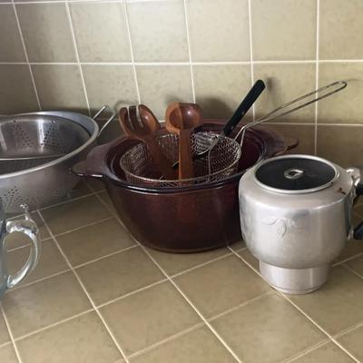 Kitchen Essentials Lot – Pyrex/Cookware, Colanders, Tea Canister & More