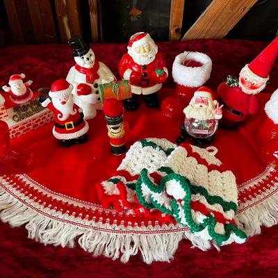 Old-Fashioned Christmas Decor & Mystery Lot
