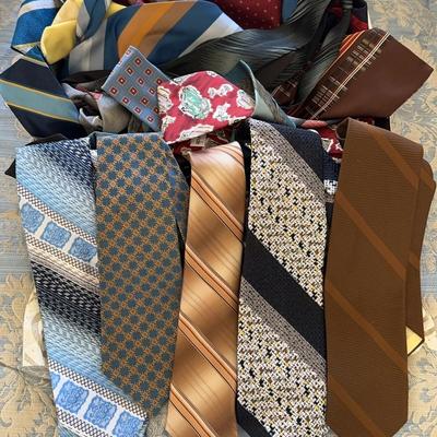Large Lot Eclectic Vintage Men’s Ties 