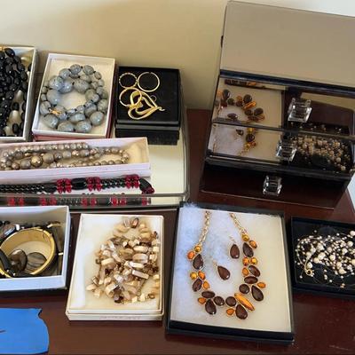 Fashion Jewelry with Mirrored Box and Tray