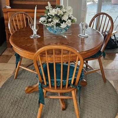 Oak Pedestal Dining Table With 3 Chairs And Decor 
