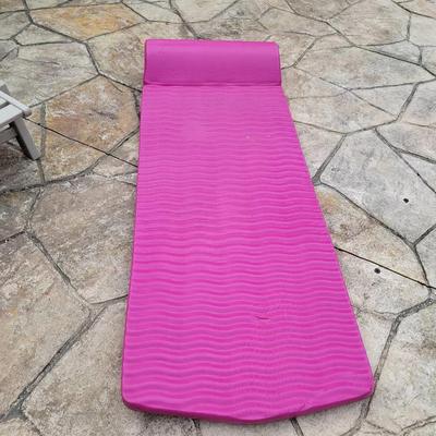 Foam Lounger & 2 Pool Chair Floats