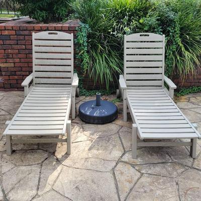 2 Resin Pool Loungers W/wheels & Umbrella Stand 