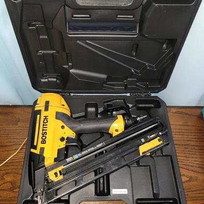 Bostitch BTFP72156 - 15 Guage FN Style Angle Finish Nailer with Smart Point Technology