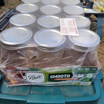 Case of 12 Wide Mouth Smooth Quart Ball Jars with Lids