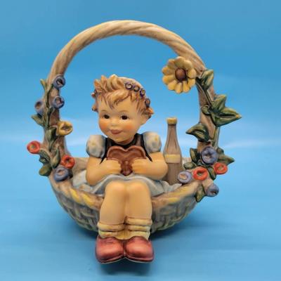 Hummel: "A Basket of Gifts" 618 