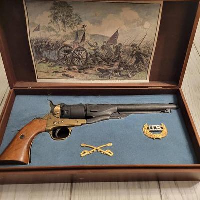 Civil War Gettysburg Boxed Revolver Set (Non-Firing Replica)