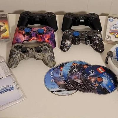 (5) PS3 Contollers, 9 Games (5 without cases)