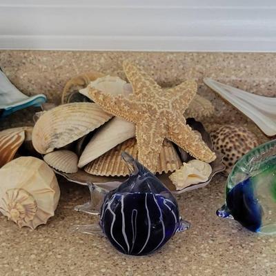 Art Glass Shells And Fish And Bowl Of Shells