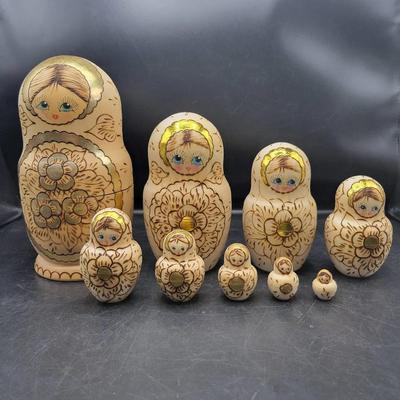Wooden Handpainted Russian Nesting Doll 9pc