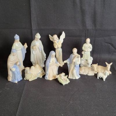 Home Accents Porcelain Nativity W/box