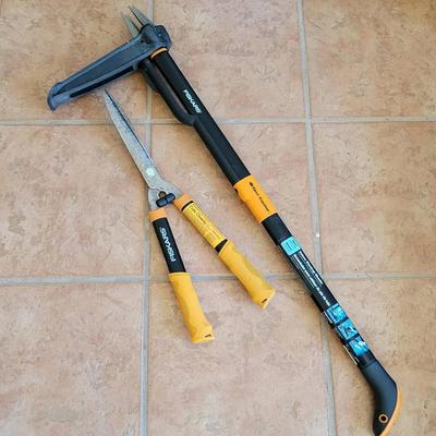 (2) Fiskar Garden Tools: Clippers & Deluxe Stand Up Weeder
