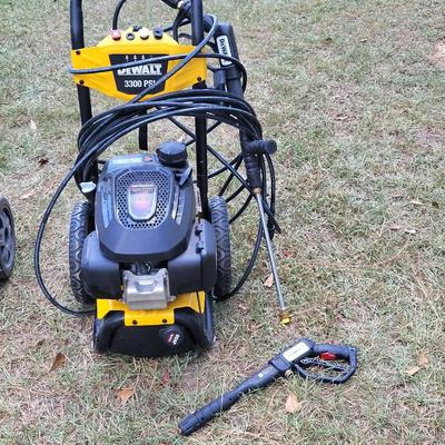 DeWalt 3300 PSI 2.4 GPM Cold Water Gas Pressure Washer w/Honda GCV200 Engine