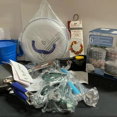 Lock N Lock, Lodge, Rachael Ray, And Other Gadgets 