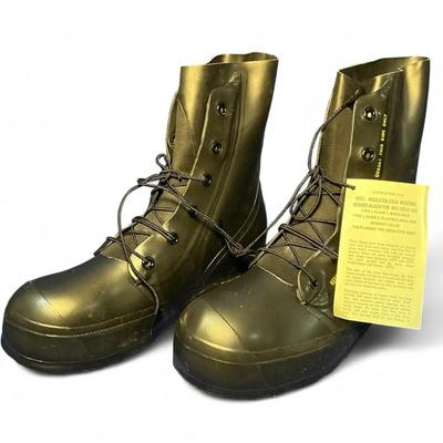 Bata Mickey Boots Men’s Size 17 