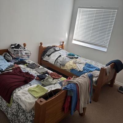 Sale Photo Thumbnail #15: 2 twin size beds 