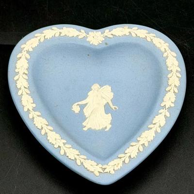 Wedgwood Jasperware heart-shaped trinket dish