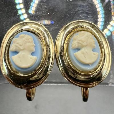 Vintage Cameo Earrings