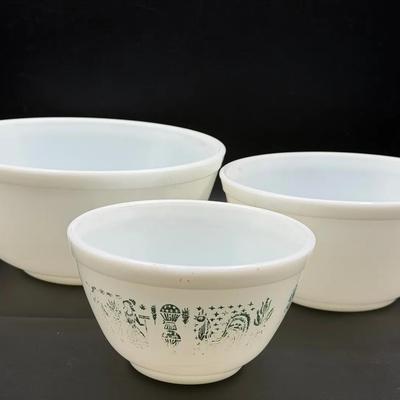 (3) Pyrex Bowls