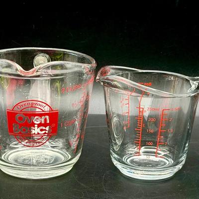 (2) Measuring Cups