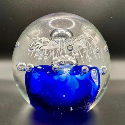 Vintage Dynasty Gallery Art Glass Paperweight