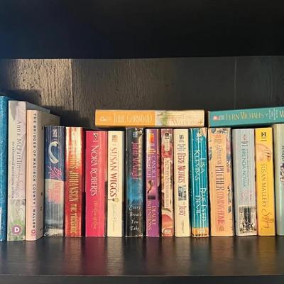 Paperback & Hardcover Fiction Novels — Nora Roberts, Fern Michaels