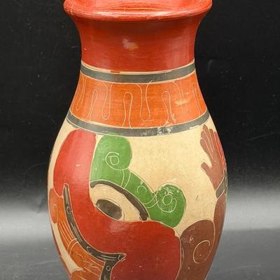 Sgraffito Nicaraguan pottery vase