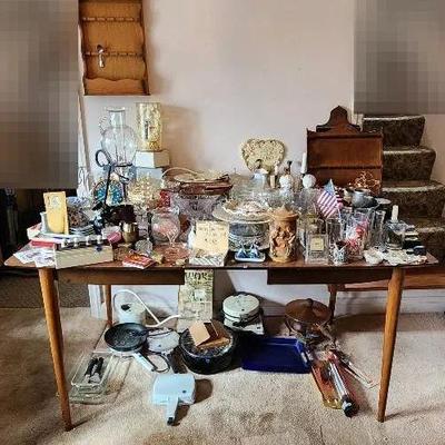 First Pick! Vintage China, Glassware, Delft & Tons More!