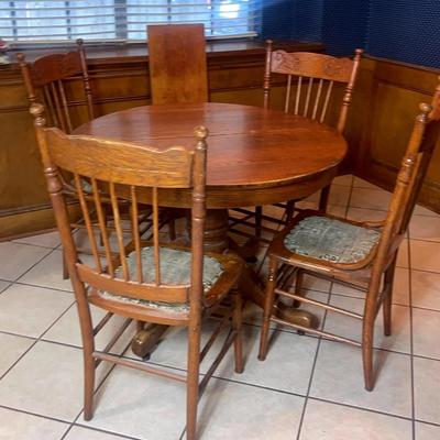 Round Extended Dining Table Chairs