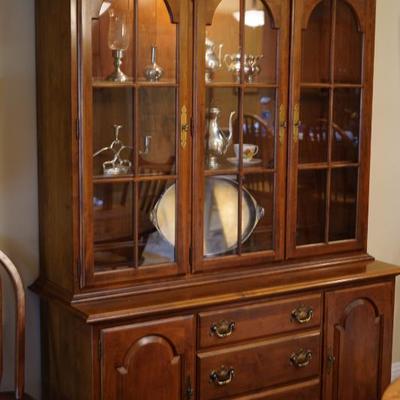 Sale Photo Thumbnail #11: Ethan Allen Lighted display cabinet 