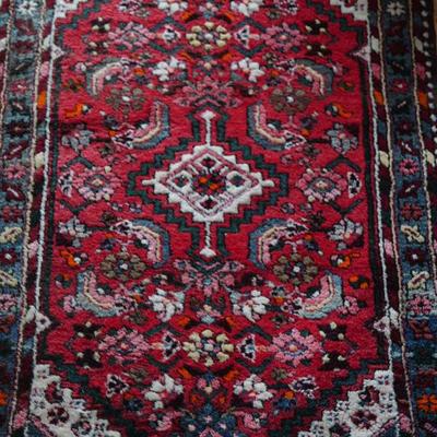 Sale Photo Thumbnail #3: Persian style Rug 9' by 6' 