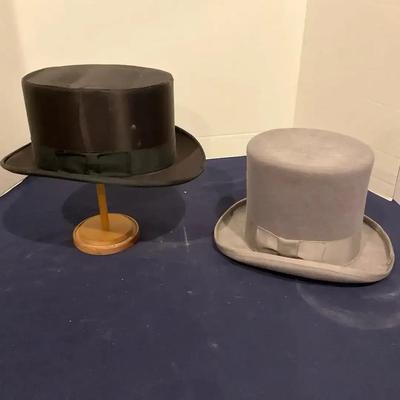 2 Top hats With 1 Stand
