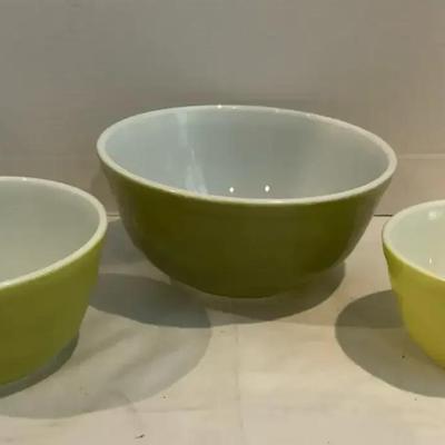 3 Pyrex Mixing Bowls 