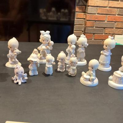 Lot of 13 Precious Moments