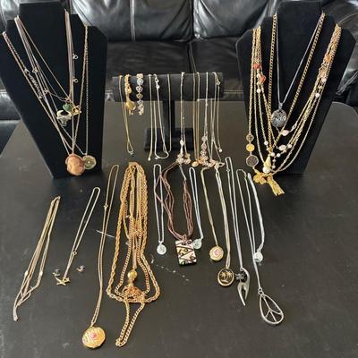 Variety Of Vintage Necklaces, Pendants & Bracelets Lot