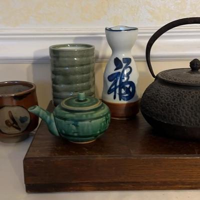 Vintage Japanese Iwachu Tetaubin Case Iron Teapot w/5 Piece Ceramic Decor