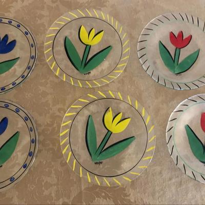 Kosta Boda glass plates from the "Tulipa" series by Ulrica Hydman-Vallien Swedan 