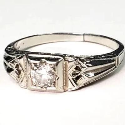 18K White Gold Diamond Ring