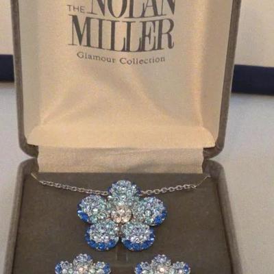 Flower Pendant/Pin Necklace With Matching Earing