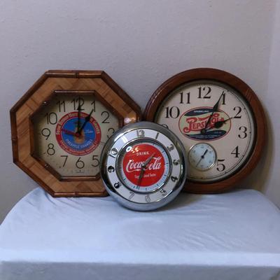 Coca-Cola, Pepsi-Cola, & the Bishop Hoyt Fruit Co. Clocks