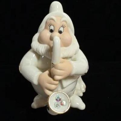 Lenox Vintage Disney "Happy" Snow Witeand Swven Dwarves 