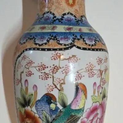 Chinese Ceramic Vase Depicting 2 Birds
