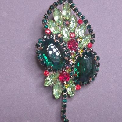 Vintage Multii Color Crystal Broich