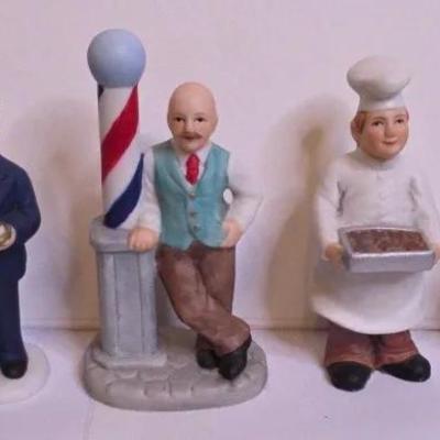 Lefton Christmas Colonial Village. 5 Figurines of the working class (C)