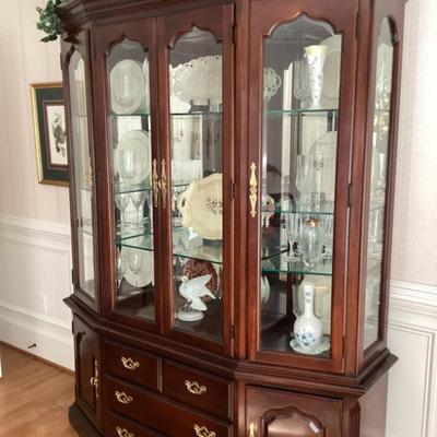 Thomasville china cabinet 4 drawers 2 cabinets