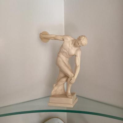 Sculpture replica discus thrower