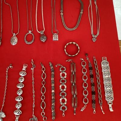Jewelry necklaces and bracelets