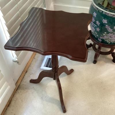 Vintage bombay mahogany pedestal table