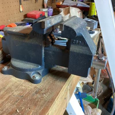 Bench vise