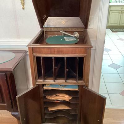 Victrola record player 2)